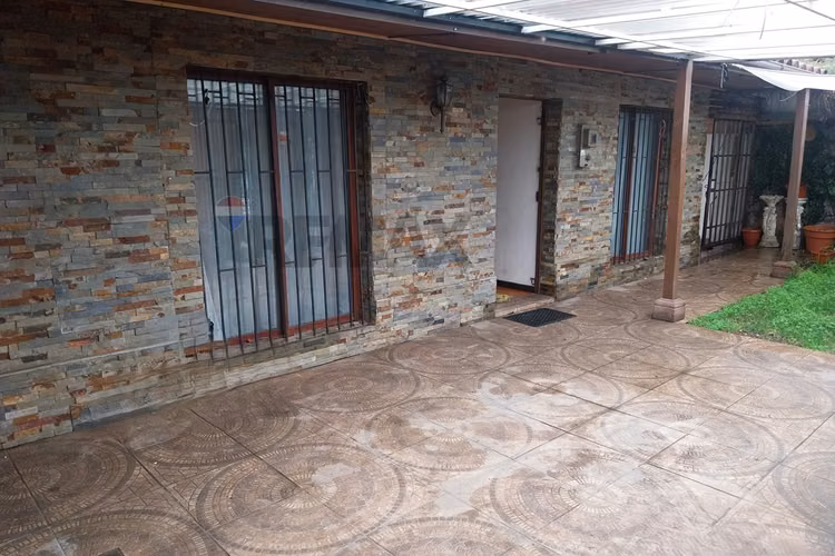 Conectividad y espacio : casa 4 dorm. y estar