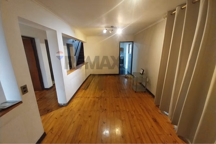 Conectividad y espacio : casa 4 dorm. y estar