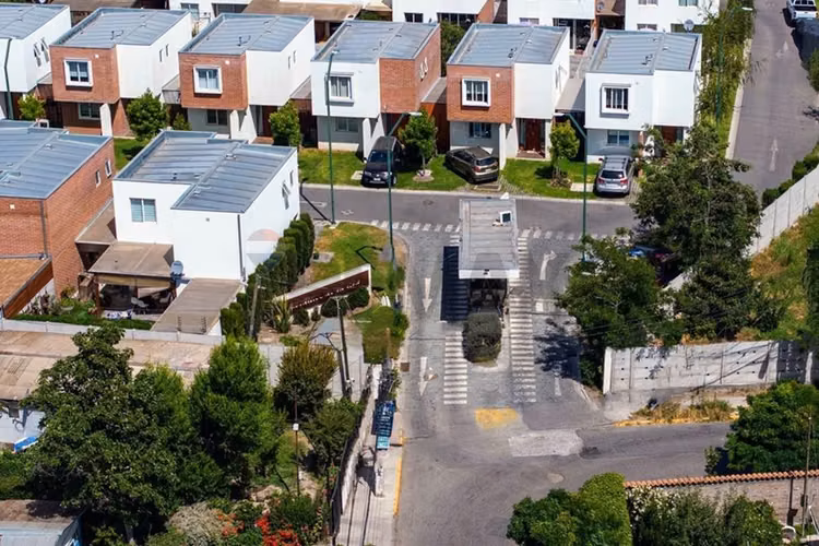 Casa  en condominio en  jardines de la isla