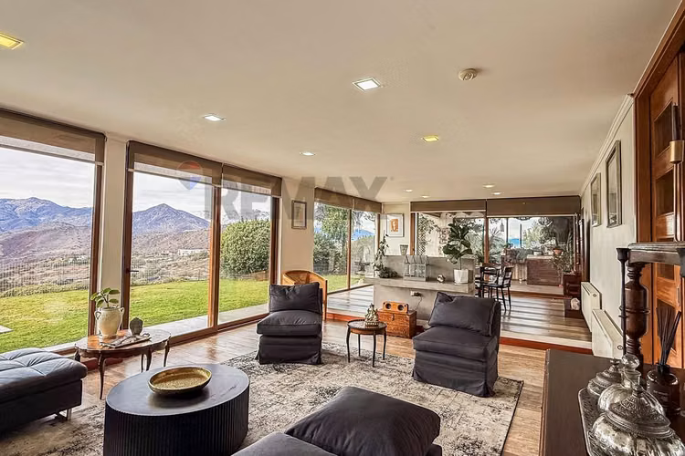 Precio reajustado: vista cordillera chicureo