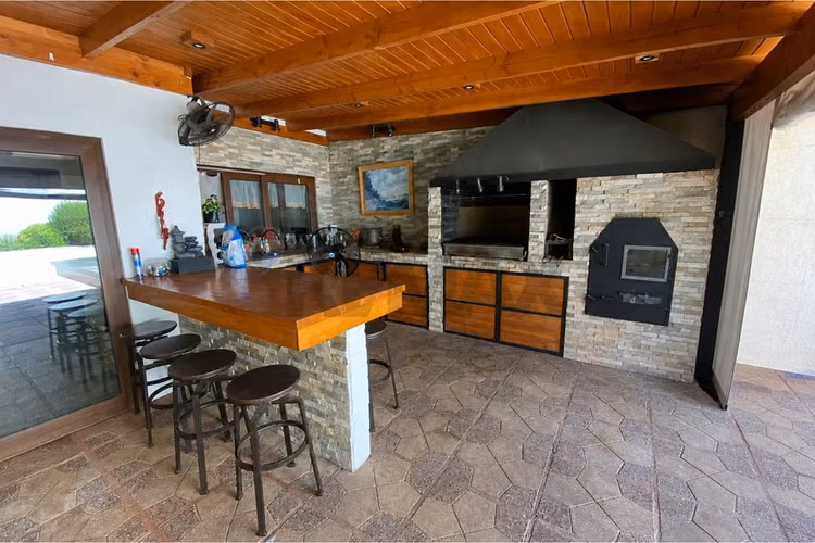Casa familiar con 4d + 3b + 3er piso habilitado