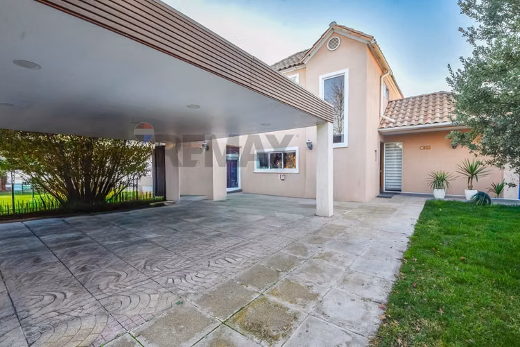 Casa en condominio con piscina calefaccionada