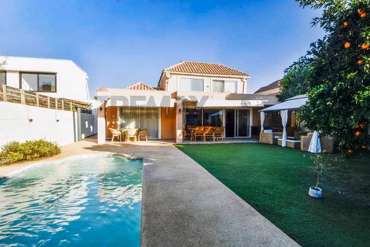 Casa en condominio con piscina calefaccionada