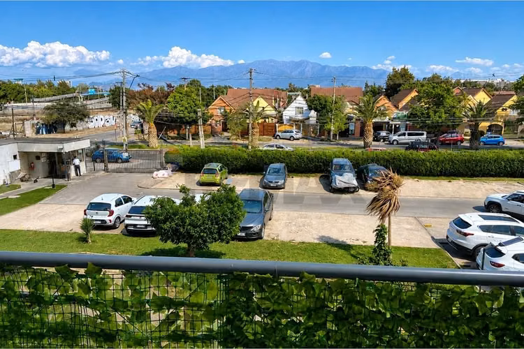 Zona tranquila incluye estacionamiento y bodega