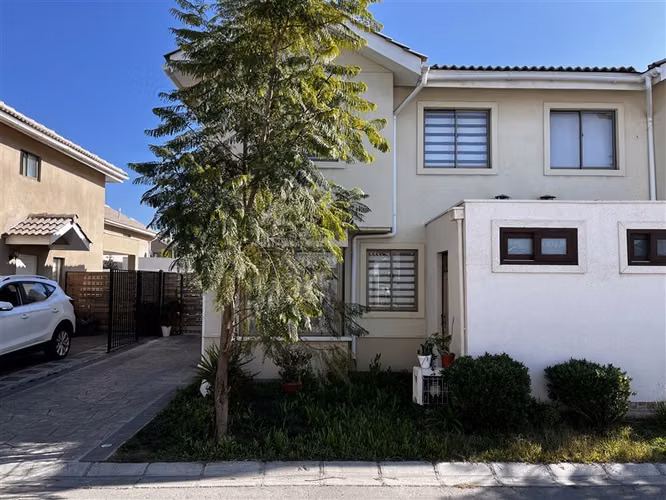 Casa en arriendo de 3 dorm.3 baños en Padre Hurtado