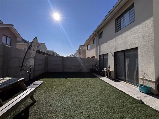 Casa en arriendo de 3 dorm.3 baños en Padre Hurtado
