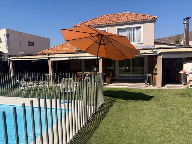 CASA EN ARRIENDO  SANTA ELENA DE CHICUREO 4D 4B PISCINA