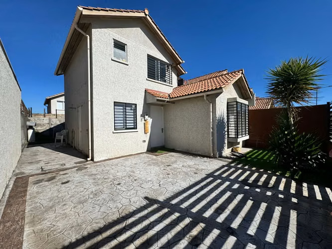 VIVE CON ESPACIO Y SEGURIDAD- CASA DE 3D-3B CON GRAN PATIO