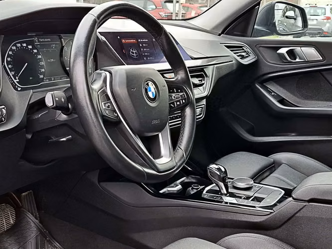 BMW 218 2021