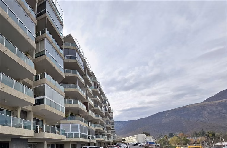 Departamento en venta de 3 dorm. 2b. Estac. en Huechuraba