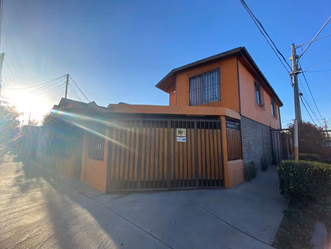 SE VENDE AMPLIA CASA 3D2B (178320)