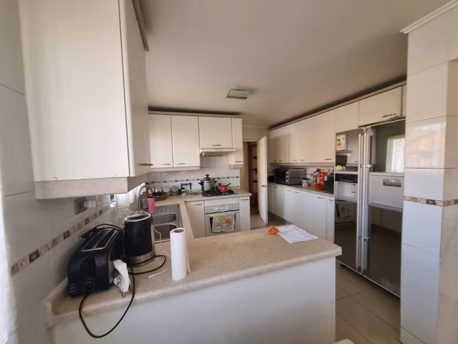 Vende Casa esquina en barrio Residencial San Andres, Comuna de Machali.