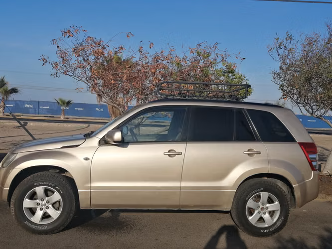 Suzuki grand nomade 4x4 2010