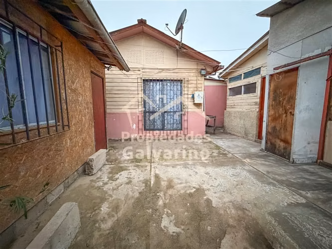 Amplia casa en venta de 3 dorm. en Las Compañias