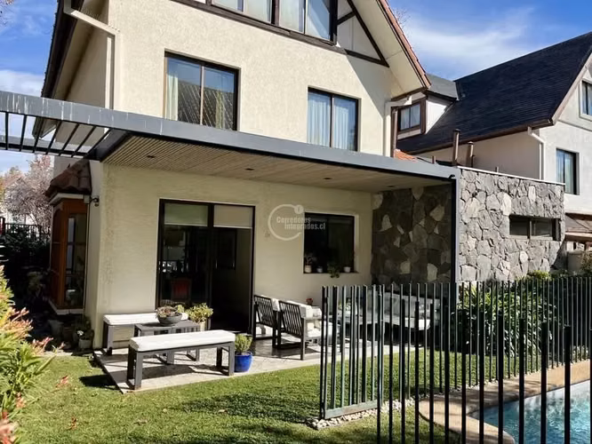 Casa en venta de 5 dorm. en Las Condes
