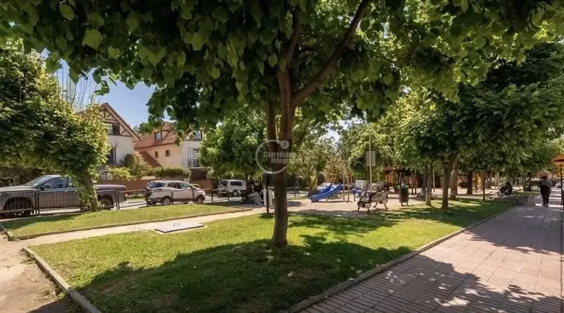 Casa en venta de 5 dorm. en Las Condes