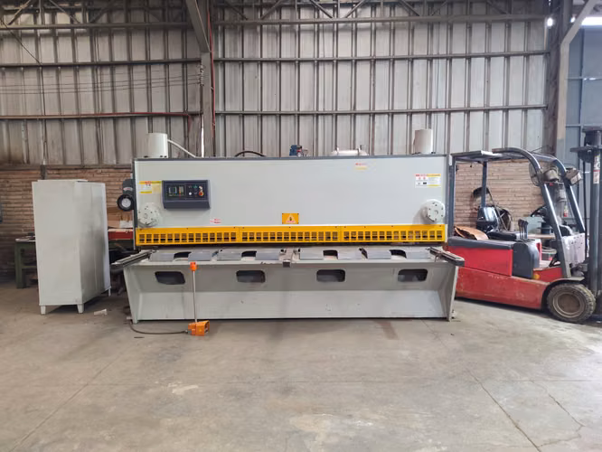 Guillotina CNC 8mm por 3200
