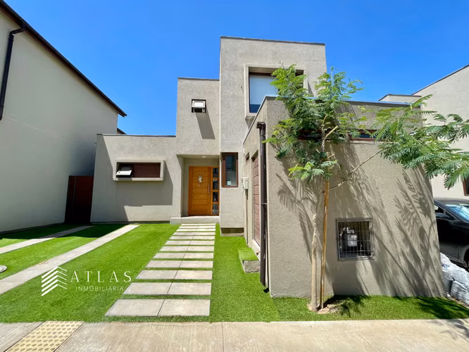 ESPECTACULAR CASA EN ARRIENDO DE 3 DORM A MINUTOS DE MALL TOBALABA