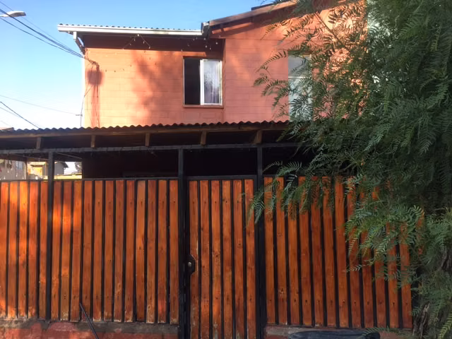 Venta de Amplia Propiedad en Pasaje Directora María Mella Lampa.