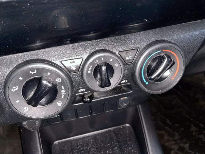 HILUX DX 4X2 TGHT32-SANTIAGO