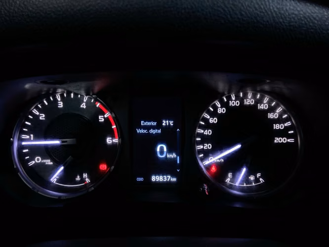HILUX DX 4X2 TGHT32-SANTIAGO