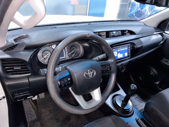 HILUX DX 4X2 TGHT32-SANTIAGO