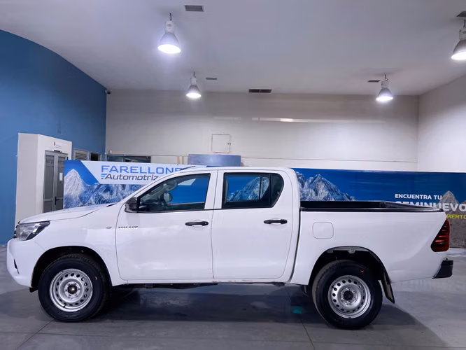 HILUX DX 4X2 TGHT32-SANTIAGO