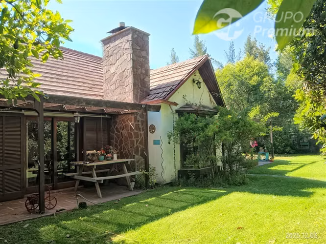 Arriendo amplia casa en exclusivo sector Las Condes