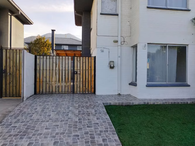 Arriendo Casa 2D+1B+1Estc Camino las Flores ( Larapinta- Lampa)
