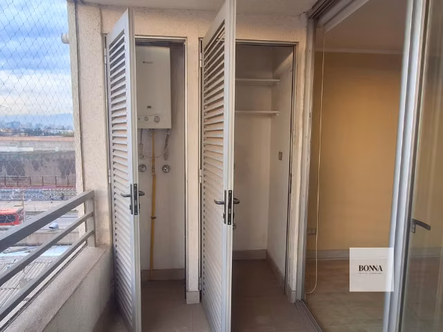 Oportunidad en Santiago: departamento en sexto piso, 2D 2B, estacionamiento y bodega