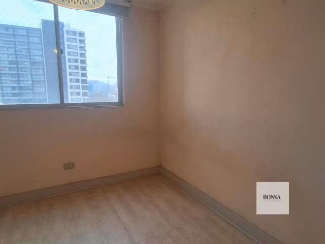 Oportunidad en Santiago: departamento en sexto piso, 2D 2B, estacionamiento y bodega