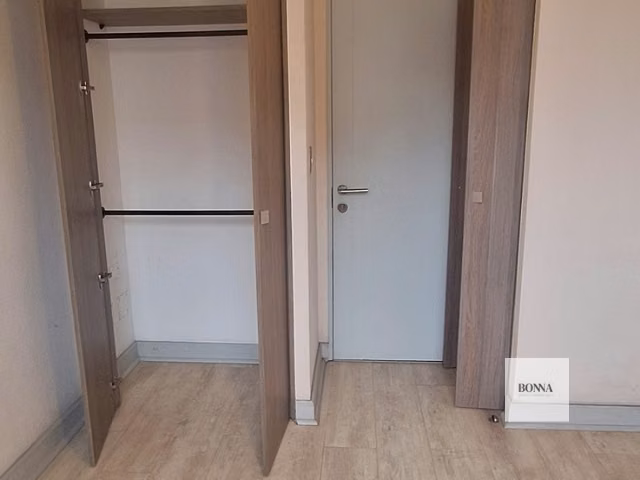 Oportunidad en Santiago: departamento en sexto piso, 2D 2B, estacionamiento y bodega