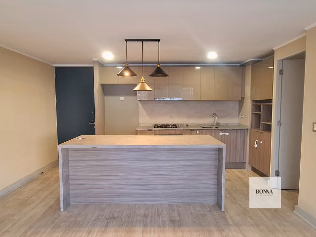Oportunidad en Santiago: departamento en sexto piso, 2D 2B, estacionamiento y bodega