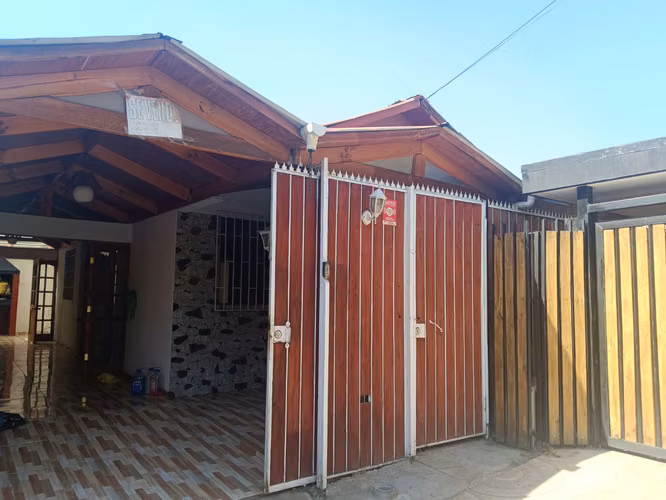 PROPIEDAD A LA VENTA EN PASAJE CERRADO EN SANTA MARIA VILLA GIRASOLES DE LAMPA.
