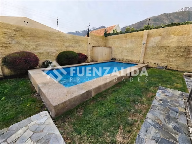 Casa en venta de 3 dorm. en La Florida