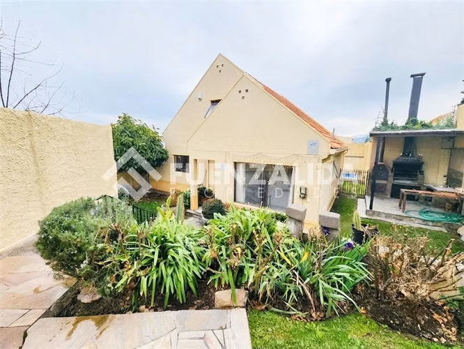 Casa en venta de 3 dorm. en La Florida