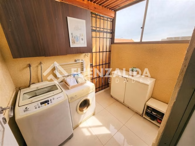 Casa en venta de 3 dorm. en La Florida
