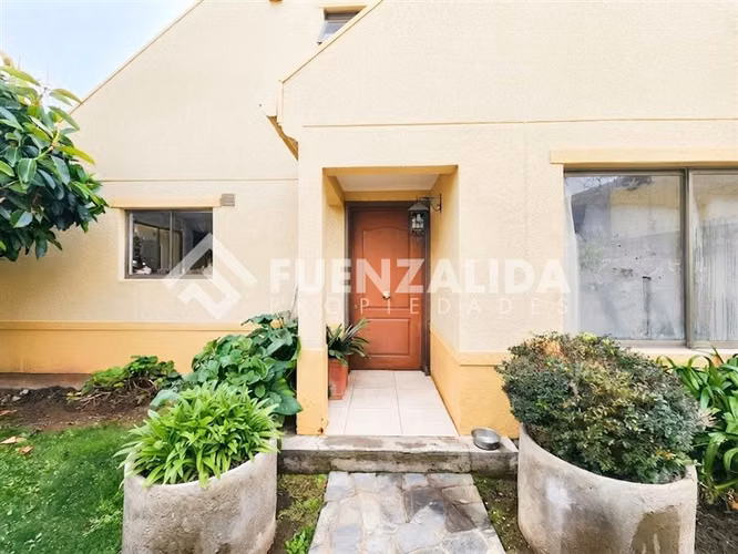 Casa en venta de 3 dorm. en La Florida