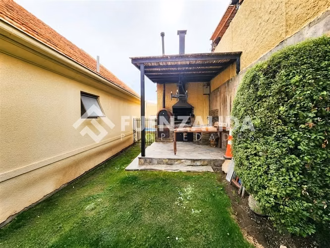 Casa en venta de 3 dorm. en La Florida