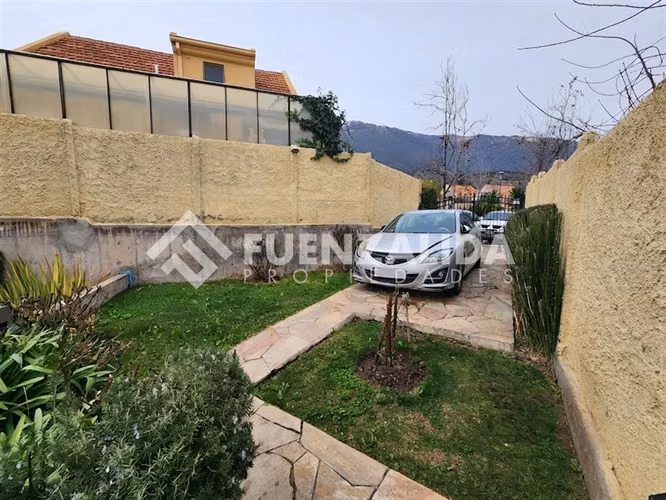 Casa en venta de 3 dorm. en La Florida