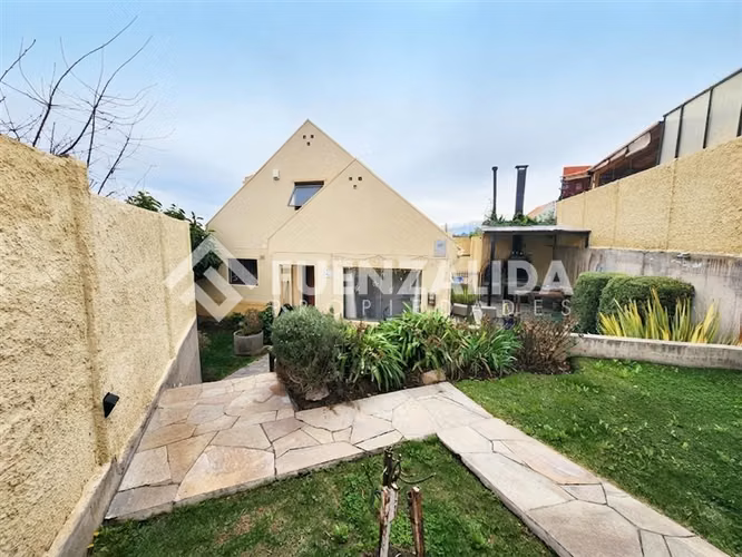 Casa en venta de 3 dorm. en La Florida