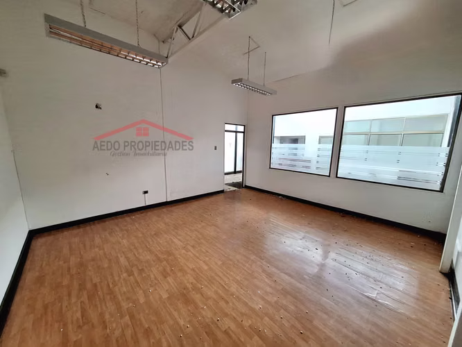 Se Arrienda Amplia Casa, Rubro Comercial, en pleno centro de Quillota