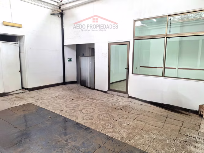 Se Arrienda Amplia Casa, Rubro Comercial, en pleno centro de Quillota