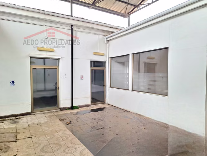 Se Arrienda Amplia Casa, Rubro Comercial, en pleno centro de Quillota