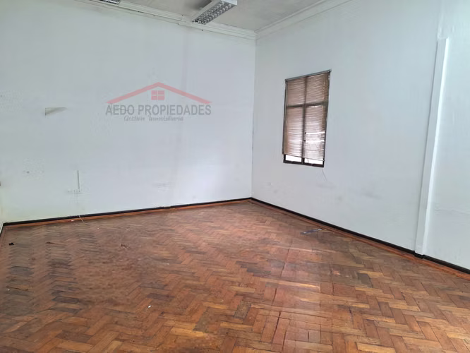 Se Arrienda Amplia Casa, Rubro Comercial, en pleno centro de Quillota
