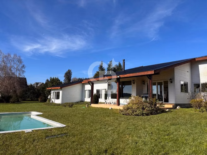Se arrienda preciosa casa cercana a la costanera