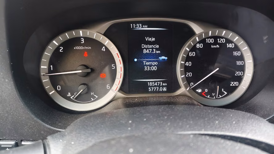 Venta camioneta Nissan NP300, año 2018, 4X2