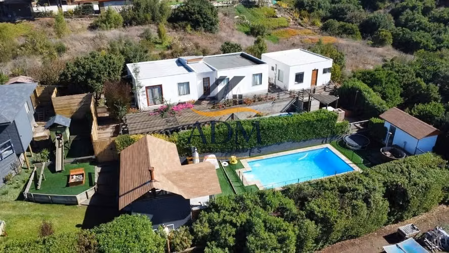 Exclusiva Parcela en Mantagua | 3 Casas, Piscina Temperada y 2.500 m²