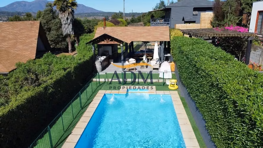 Exclusiva Parcela en Mantagua | 3 Casas, Piscina Temperada y 2.500 m² - Imagen 2