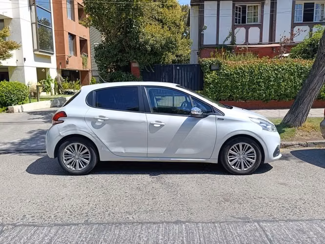 PEUGEOT 208 SIGNATURE BLUE - 2020 | 2686